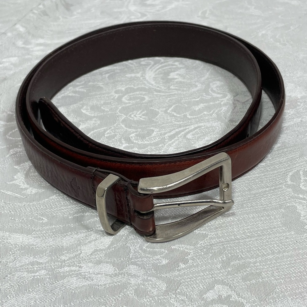 Dockers Men's Classic Brown Leather Belt Size 42 with Silver Tone Buckle.